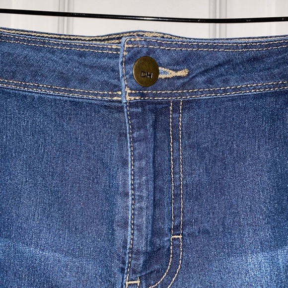 Denver Hayes Denim Capris - Picture 4 of 6